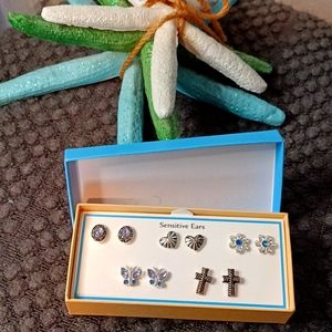 Bay Studio 5 Pairs of Earrings NWT ❤️❤️❤️